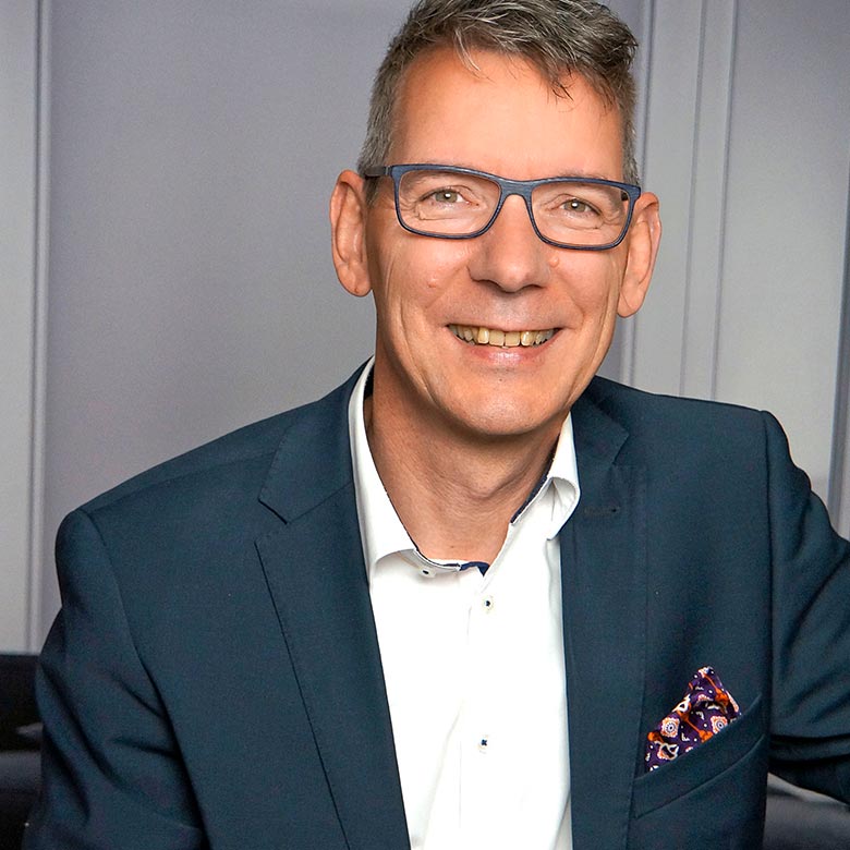 trainer-der-neuen-generation-trainer-hansjuergenbecker-780x780